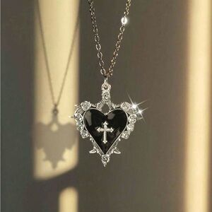 NWT 18.1 to 20” Black Heart Pendant Necklace